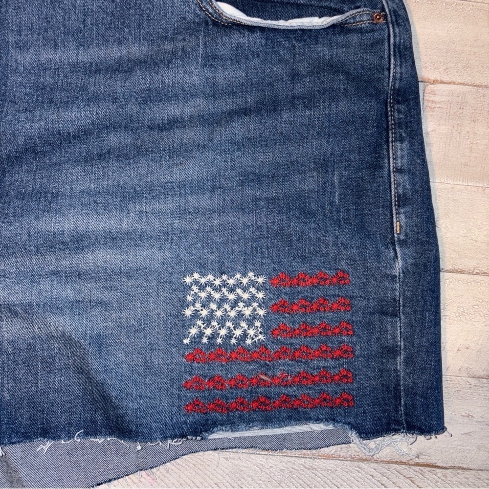 Old Navy high rise Og straight pockets Plus size 28 Denim Shorts American Flag - Picture 10 of 13
